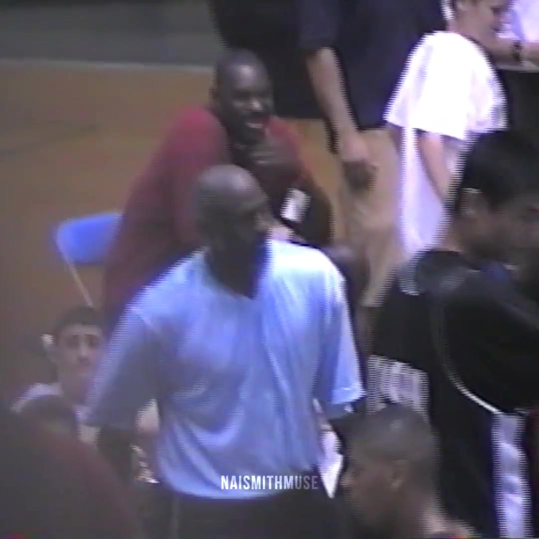 开云app下载-珍贵影像！姚明17岁时参加乔丹飞行学院训练营 多次高质量护筐