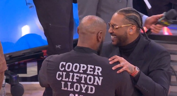 开云app下载-又是谁的青春呢？詹姆斯赛前和安东尼、麦迪拥抱寒暄